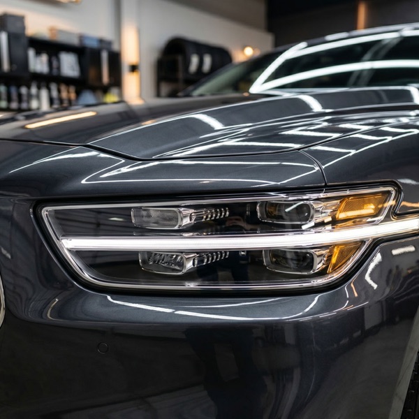 Headlight Restoration: Crystal clear at Minne Detail
